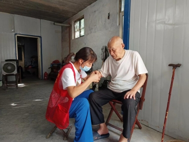 济宁南张街道：用心传递  关爱老年人