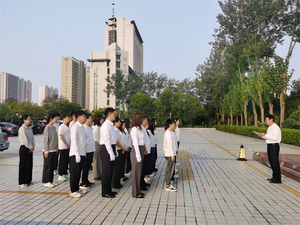 滨州联通团委举行升旗仪式